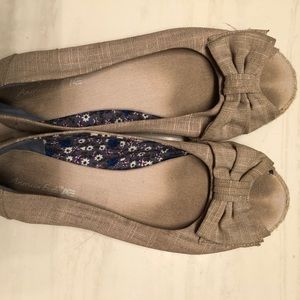 American Eagle tan flats